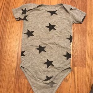 Nununu 18-24 star onesie